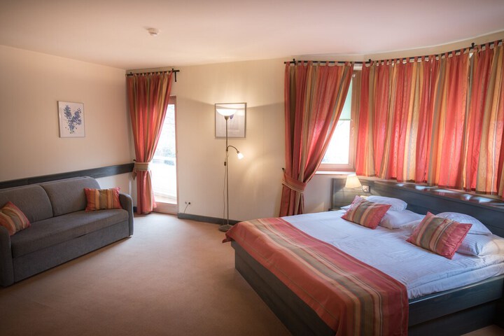 Room 8 of 35