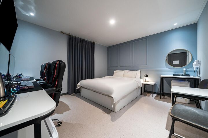 Room 111 of 142