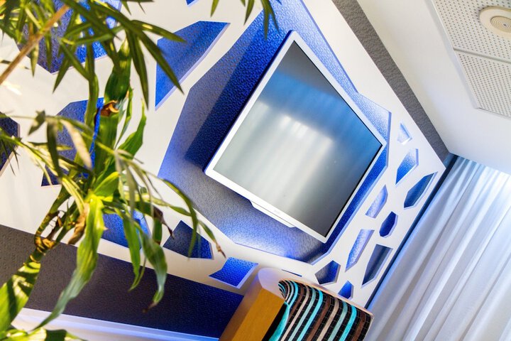 Lounge 56 of 92