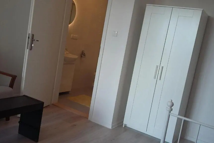 Room 12 of 17