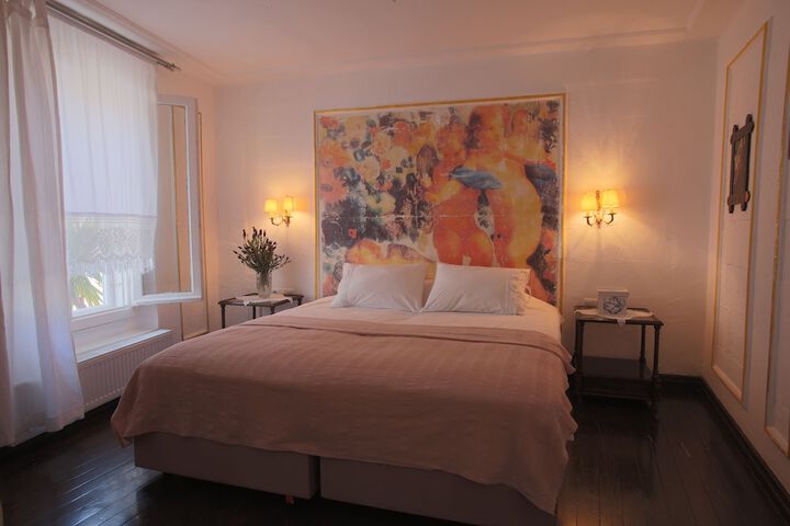 Room 6 of 32