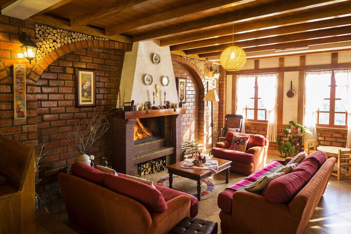 Lounge 41 of 52