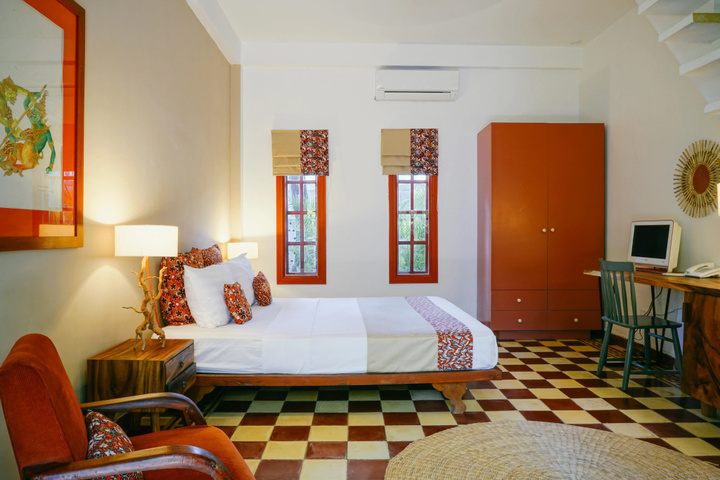 Room 4 of 43