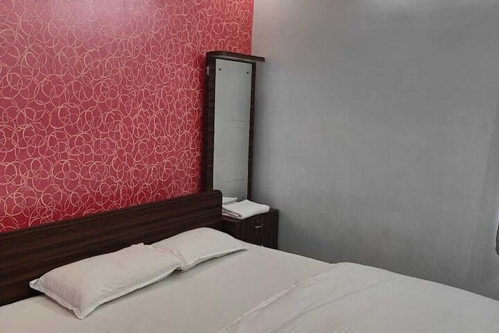 Room 21 of 38
