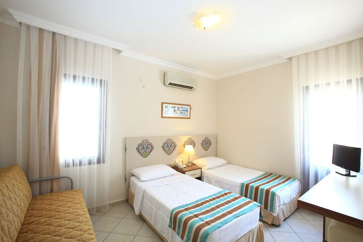 Room 11 of 24