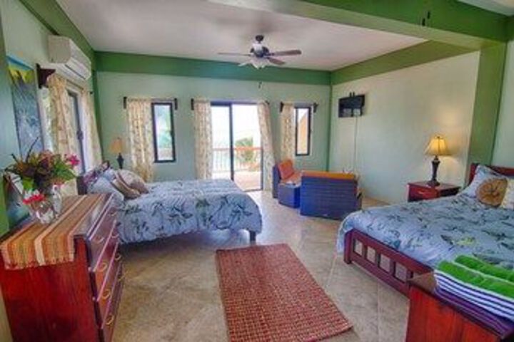 Room 9 of 32