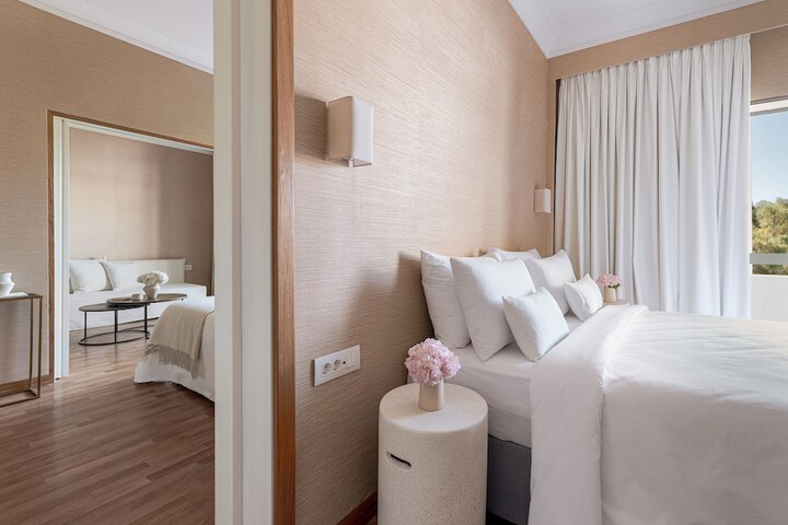 Room 27 of 132