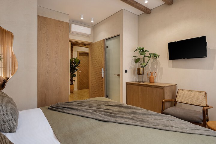 Room 13 of 72