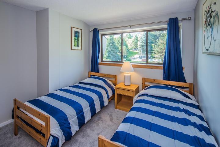 Room 10 of 93
