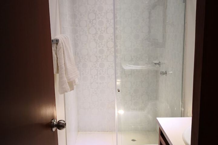 Room 26 of 43