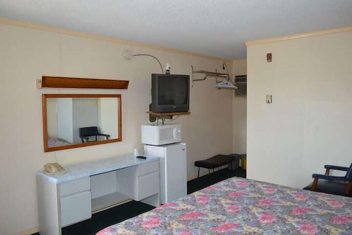 Room 6 of 12