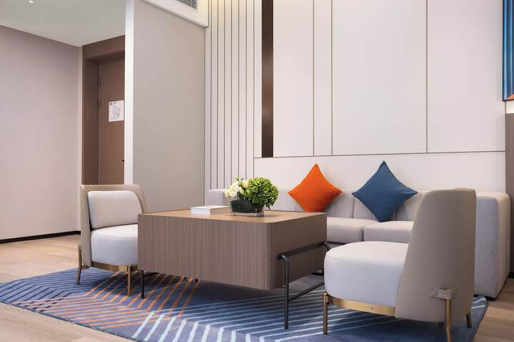 Room 8 of 42