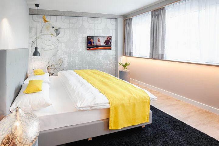 Room 10 of 84