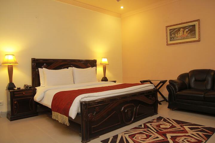 Room 10 of 35