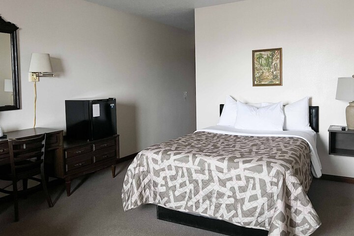 Room 5 of 14