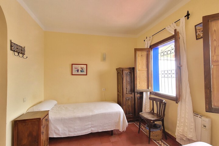 Room 6 of 51