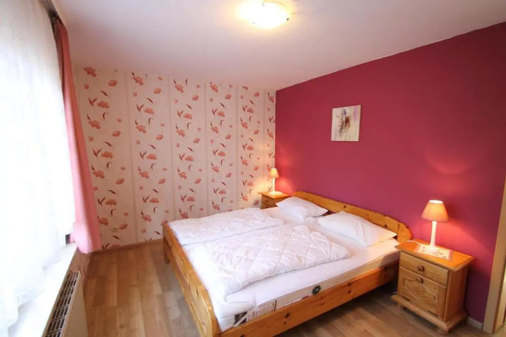Room 4 of 11