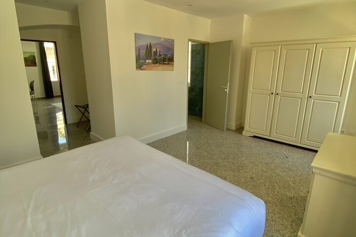 Room 42 of 81
