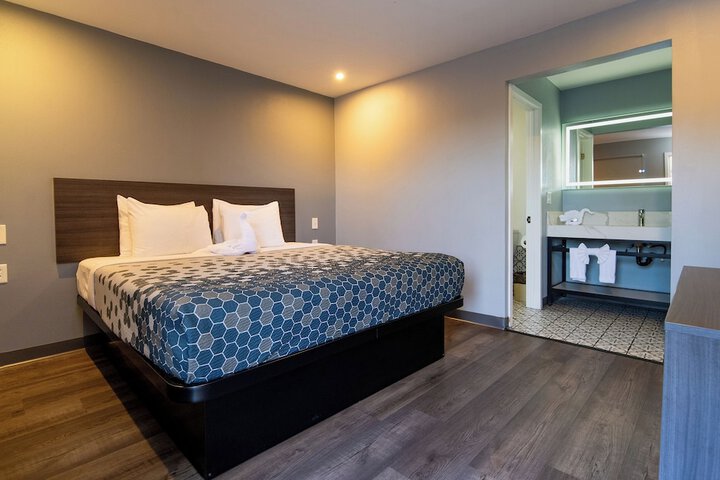 Room 10 of 20