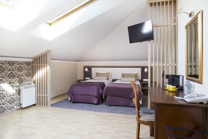 Room 16 of 109