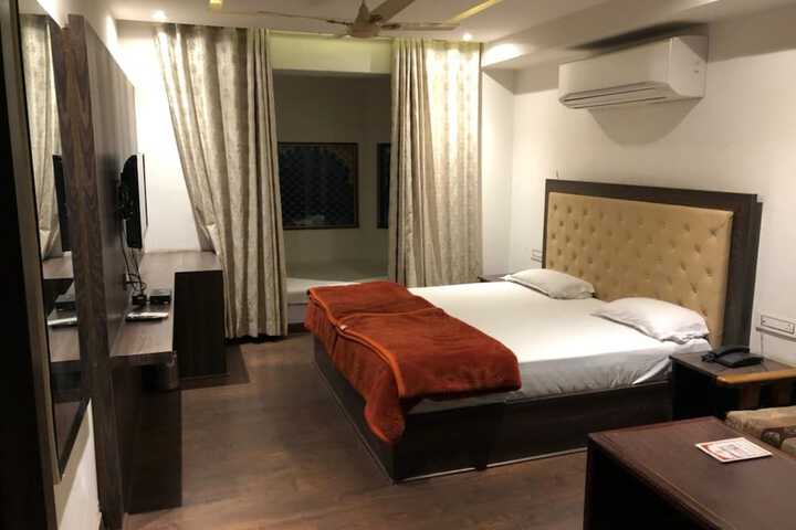 Room 12 of 15
