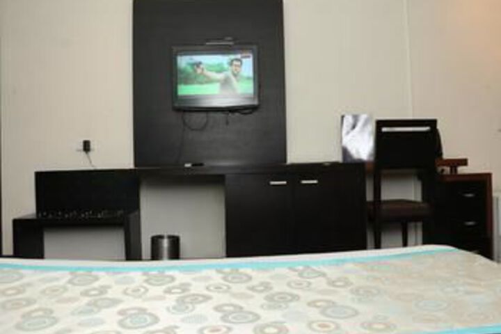 Room 3 of 27