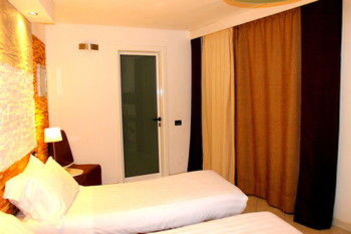 Room 126 of 191