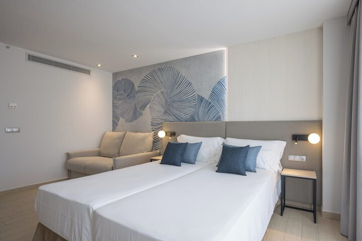 Room 4 of 70