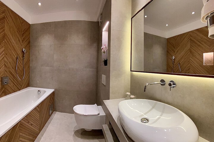 Room 33 of 57