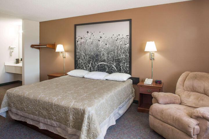 2 Queen Beds (10 of 10)