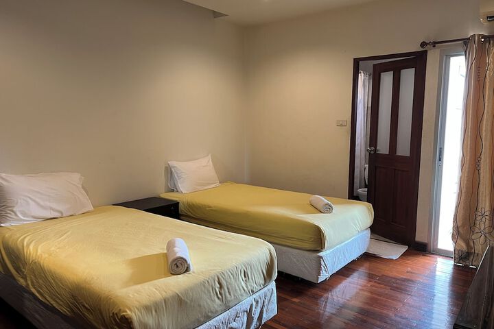 Room 26 of 40