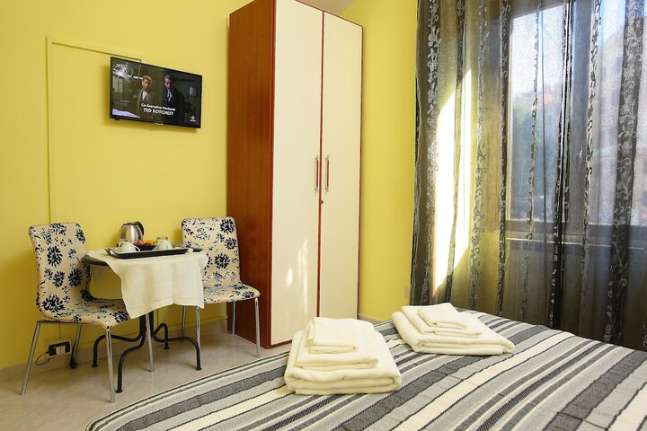 Room 9 of 27