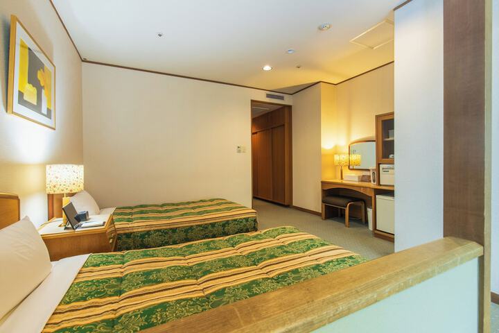 Room 18 of 83