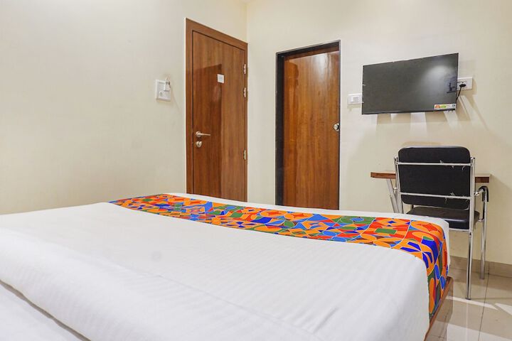Room 9 of 32