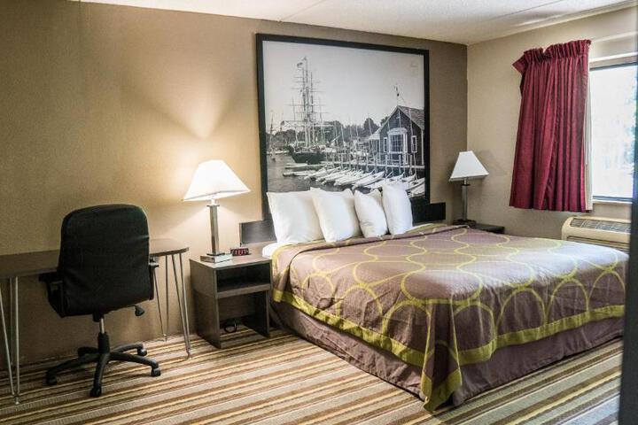 1 King Bed (11 of 13)
