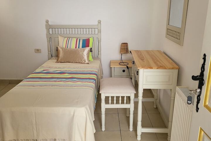 Room 15 of 28
