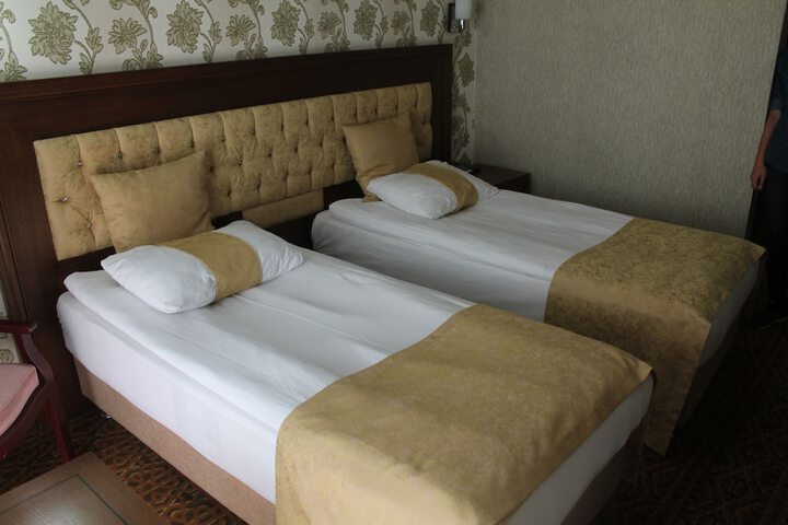 Room 8 of 27