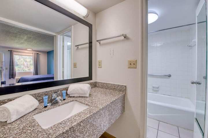 Zen Living Suites Extended Stay - Jacksonville - University Blvd in Jacksonville, FL