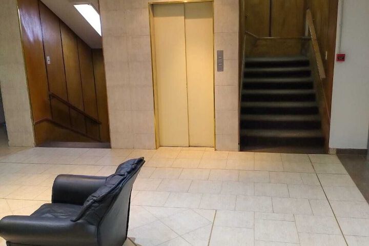 Room 7 of 16