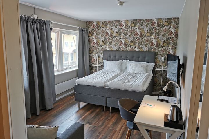 Room 14 of 33