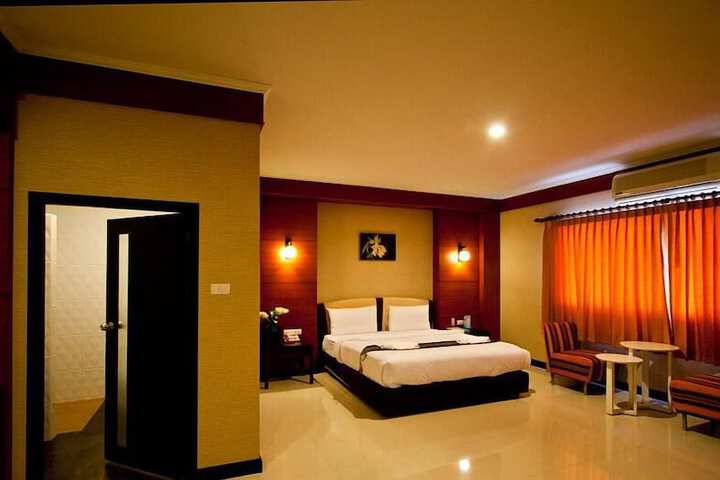 Room 7 of 33