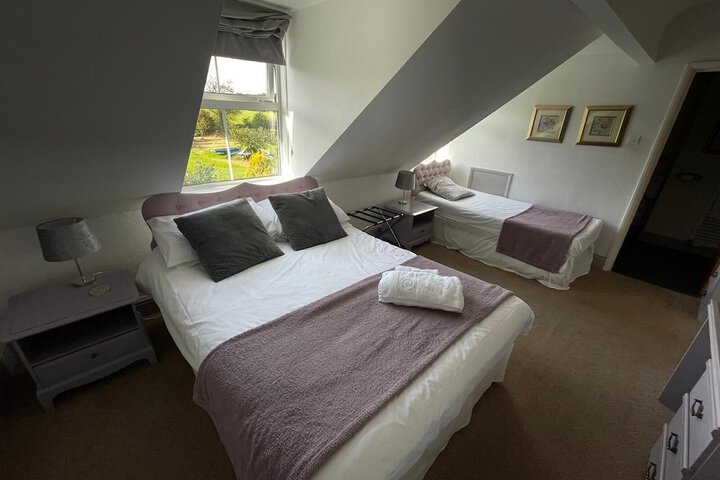 Room 10 of 33