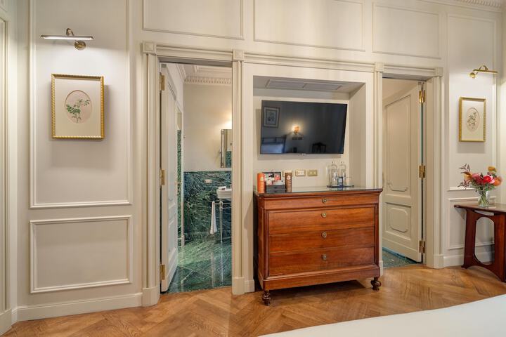 Room 44 of 181