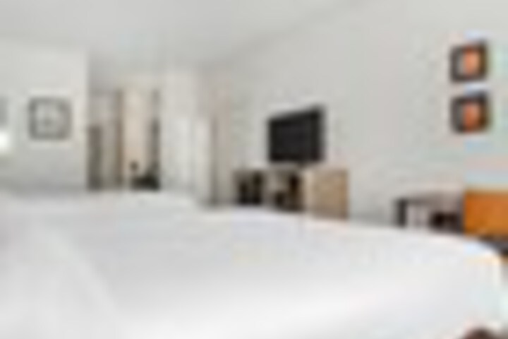 Room 38 of 213