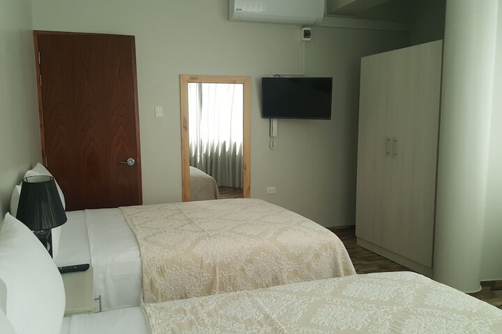 Room 5 of 12