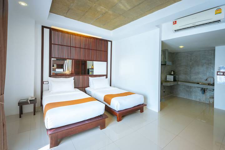 Room 12 of 40