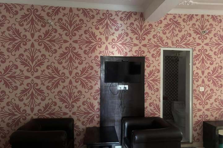 Room 15 of 32