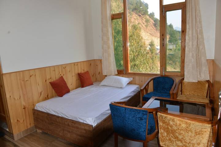 Room 6 of 19