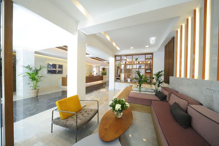 Entrance & Lobby