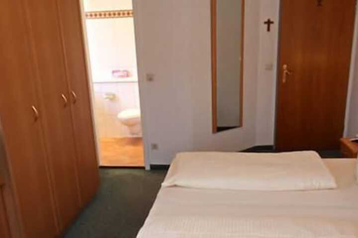 Room 8 of 53